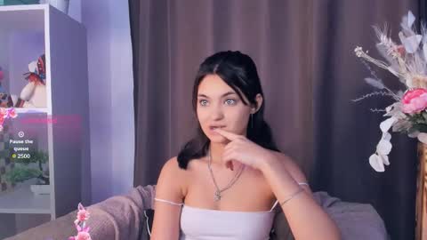 Aria online show from November 23, 2025, 8:03 am