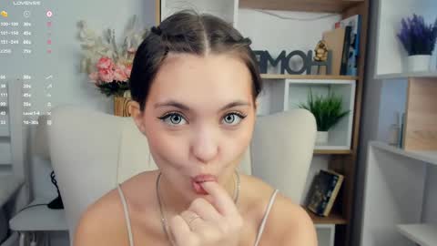 Snapshot of bunny_nova chatting on May 5, 2026, 8:11 am Aria online show from May 5, 2026, 8:11 am