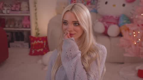 Snapshot of bunnydollstella chatting on December 24, 2024, 10:17 pm Stella online show from December 24, 2024, 10:17 pm