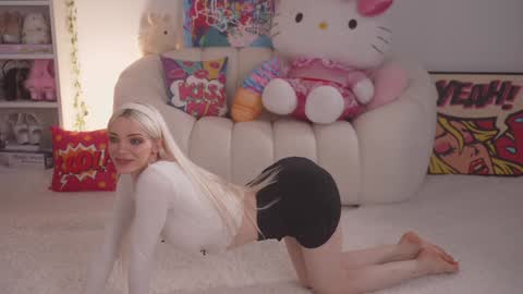Snapshot of bunnydollstella chatting on January 6, 2025, 11:31 pm Stella online show from January 6, 2025, 11:31 pm