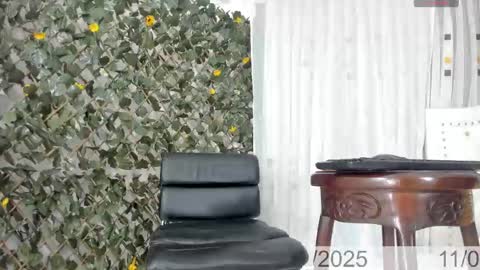 Snapshot of bunnyhots chatting on February 11, 2025, 9:46 pm Angela Santini online show from February 11, 2025, 9:46 pm
