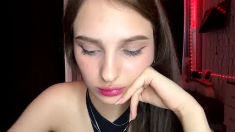 Snapshot of bunnytrussel chatting on May 11, 2026, 2:45 pm Bella online show from May 11, 2026, 2:45 pm