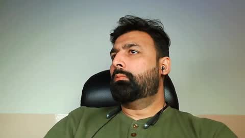 Snapshot of burlymonster chatting on February 4, 2025, 7:00 pm Hairy Arabian online show from February 4, 2025, 7:00 pm