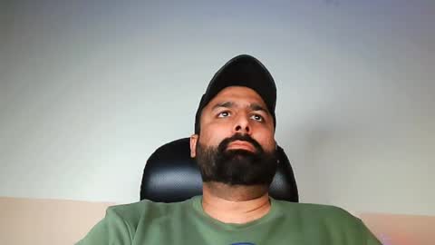 Snapshot of burlymonster chatting on February 7, 2025, 3:30 pm Hairy Arabian online show from February 7, 2025, 3:30 pm