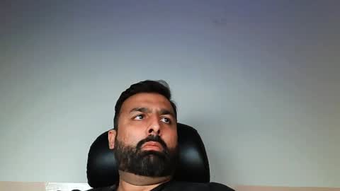 Snapshot of burlymonster chatting on February 19, 2025, 7:05 pm Hairy Arabian online show from February 19, 2025, 7:05 pm