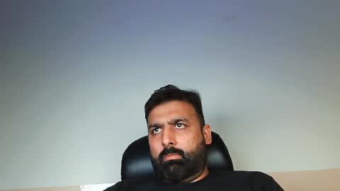Snapshot of burlymonster chatting on February 20, 2025, 2:35 pm Hairy Arabian online show from February 20, 2025, 2:35 pm