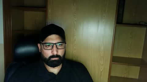 Snapshot of burlymonster chatting on September 12, 2025, 4:51 pm Hairy Arabian online show from September 12, 2025, 4:51 pm
