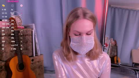 burning_g1rl online show from April 21, 2026, 5:17 pm