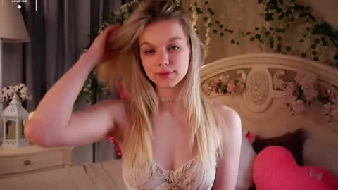 Jessica online show from November 11, 2025, 3:23 pm