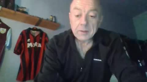 Snapshot of burnleyguy1977 chatting on April 26, 2026, 4:54 am burnleyguy1977 online show from April 26, 2026, 4:54 am