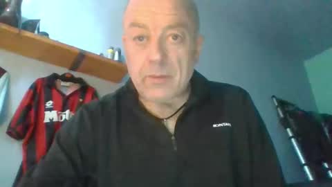Snapshot of burnleyguy1977 chatting on April 27, 2026, 9:40 am burnleyguy1977 online show from April 27, 2026, 9:40 am