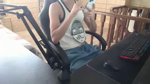 businessmboy04 online show from September 16, 2025, 3:13 pm