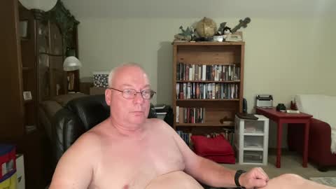 bustyballs100 online show from September 10, 2025, 2:44 am