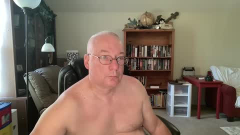 bustyballs100 online show from September 26, 2025, 1:59 pm