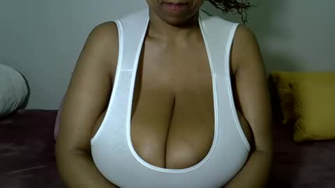 Snapshot of bustytessa37 chatting on May 12, 2026, 4:26 pm bustytessa37 online show from May 12, 2026, 4:26 pm