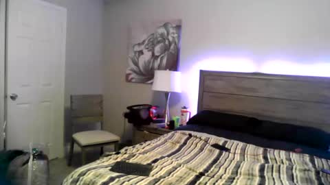 Snapshot of busybee83 chatting on October 5, 2025, 2:10 am busybee83 online show from October 5, 2025, 2:10 am