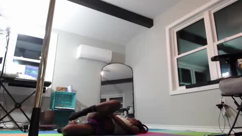 Goddess online show from November 4, 2025, 6:12 am