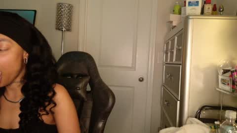 butterfly booty online show from April 2, 2026, 10:24 am