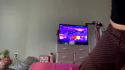 Snapshot of buymiabluntt chatting on December 4, 2025, 7:44 pm mia online show from December 4, 2025, 7:44 pm