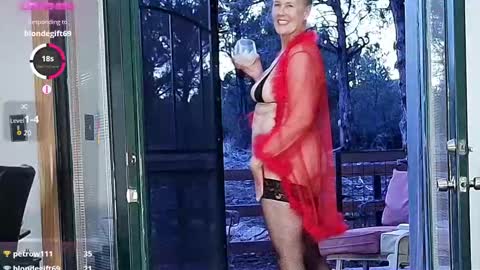 Bee and John online show from February 5, 2026, 1:10 am