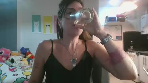 Snapshot of calentandotee chatting on April 2, 2026, 9:07 am calentandotee online show from April 2, 2026, 9:07 am