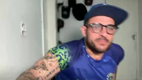 CaliforniaBrazilian online show from April 19, 2026, 8:33 pm