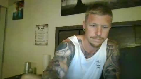 Snapshot of calisfinest777 chatting on May 18, 2026, 4:18 am calisfinest777 online show from May 18, 2026, 4:18 am
