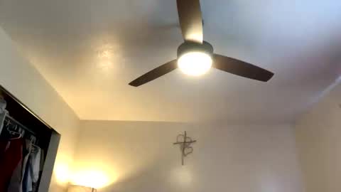 calishop1 online show from April 23, 2026, 6:32 pm