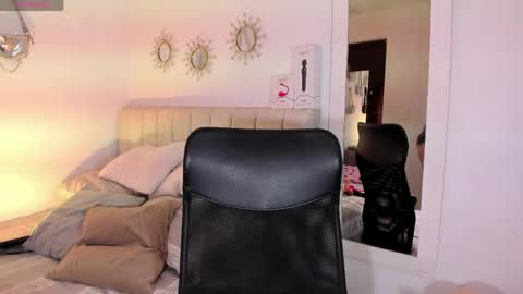 Snapshot of call_me_nora chatting on May 30, 2026, 8:55 am NORA online show from May 30, 2026, 8:55 am
