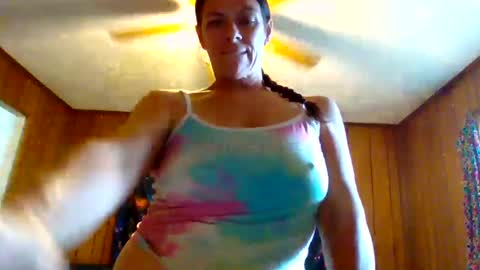Calli online show from October 8, 2025, 5:32 pm