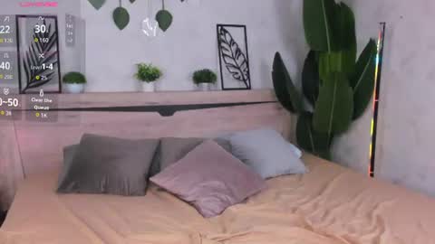 Snapshot of calm_sign chatting on July 25, 2026, 12:20 am Renesmy online show from July 25, 2026, 12:20 am