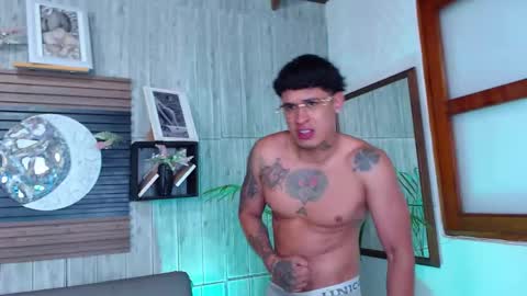 Snapshot of calvin913 chatting on November 15, 2025, 9:39 am calvin913 online show from November 15, 2025, 9:39 am