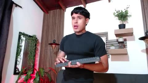 Snapshot of calvin913 chatting on November 17, 2025, 8:53 am calvin913 online show from November 17, 2025, 8:53 am