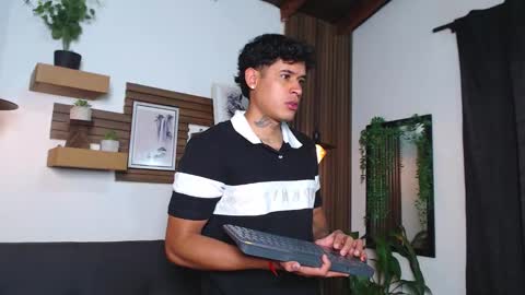 Snapshot of calvin913 chatting on November 20, 2025, 9:31 am calvin913 online show from November 20, 2025, 9:31 am