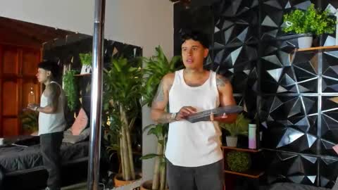 Snapshot of calvin913 chatting on November 25, 2025, 7:19 am calvin913 online show from November 25, 2025, 7:19 am