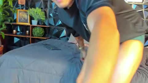 Snapshot of calvin913 chatting on December 2, 2025, 5:35 am calvin913 online show from December 2, 2025, 5:35 am