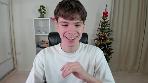 Snapshot of calvin_loves_you chatting on January 3, 2025, 7:07 pm Hey I am Calvin  online show from January 3, 2025, 7:07 pm