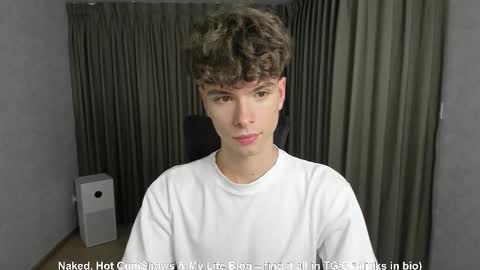 Snapshot of calvin_loves_you chatting on October 26, 2025, 2:01 pm Hey I am Calvin  online show from October 26, 2025, 2:01 pm