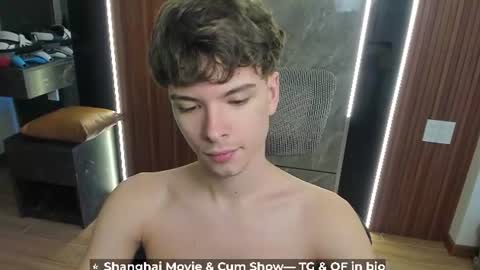 Snapshot of calvin_loves_you chatting on July 19, 2026, 9:35 am Hey I am Calvin online show from July 19, 2026, 9:35 am