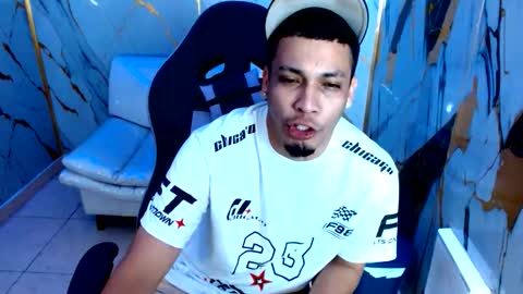 Snapshot of cam_xman chatting on June 7, 2026, 12:20 pm cam_xman online show from June 7, 2026, 12:20 pm