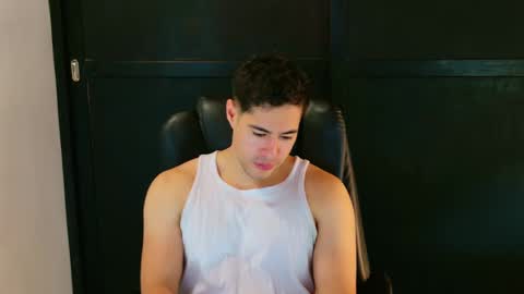 camara110 online show from January 22, 2025, 7:13 pm