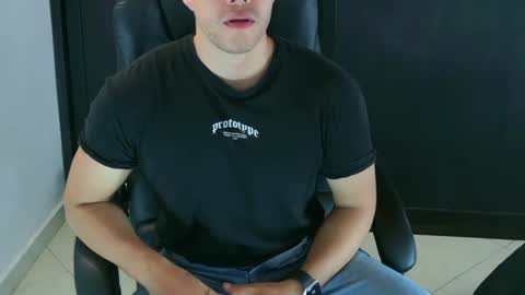 camara110 online show from January 29, 2025, 7:53 pm