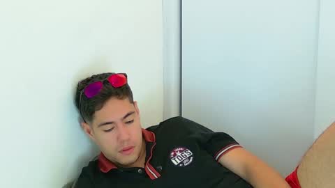 camara110 online show from November 12, 2025, 7:03 pm