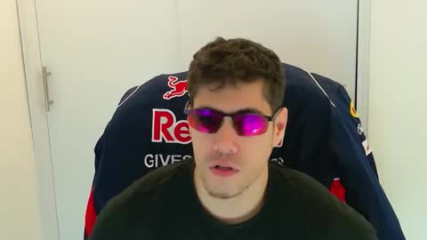 camara110 online show from November 27, 2025, 10:23 pm