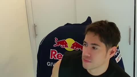 camara110 online show from December 4, 2025, 6:27 pm