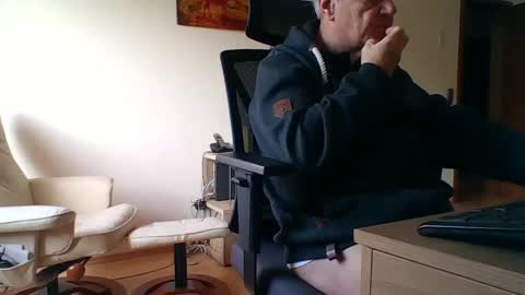 camcologne online show from December 23, 2024, 11:25 am