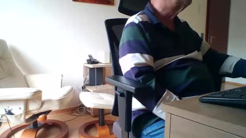 camcologne online show from October 14, 2025, 8:26 am