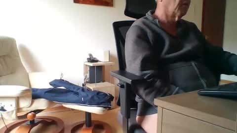 camcologne online show from November 25, 2025, 10:04 am