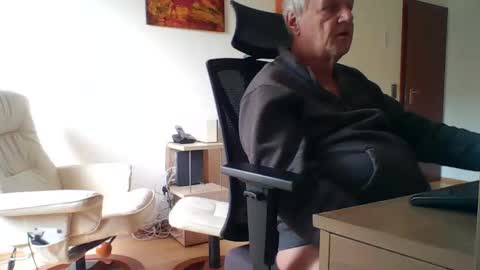 camcologne online show from December 5, 2025, 10:57 am