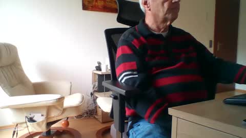 camcologne online show from December 17, 2025, 9:48 am